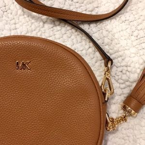 Michael Kors Canteen Crossbody FREE SHIPPING W BUN